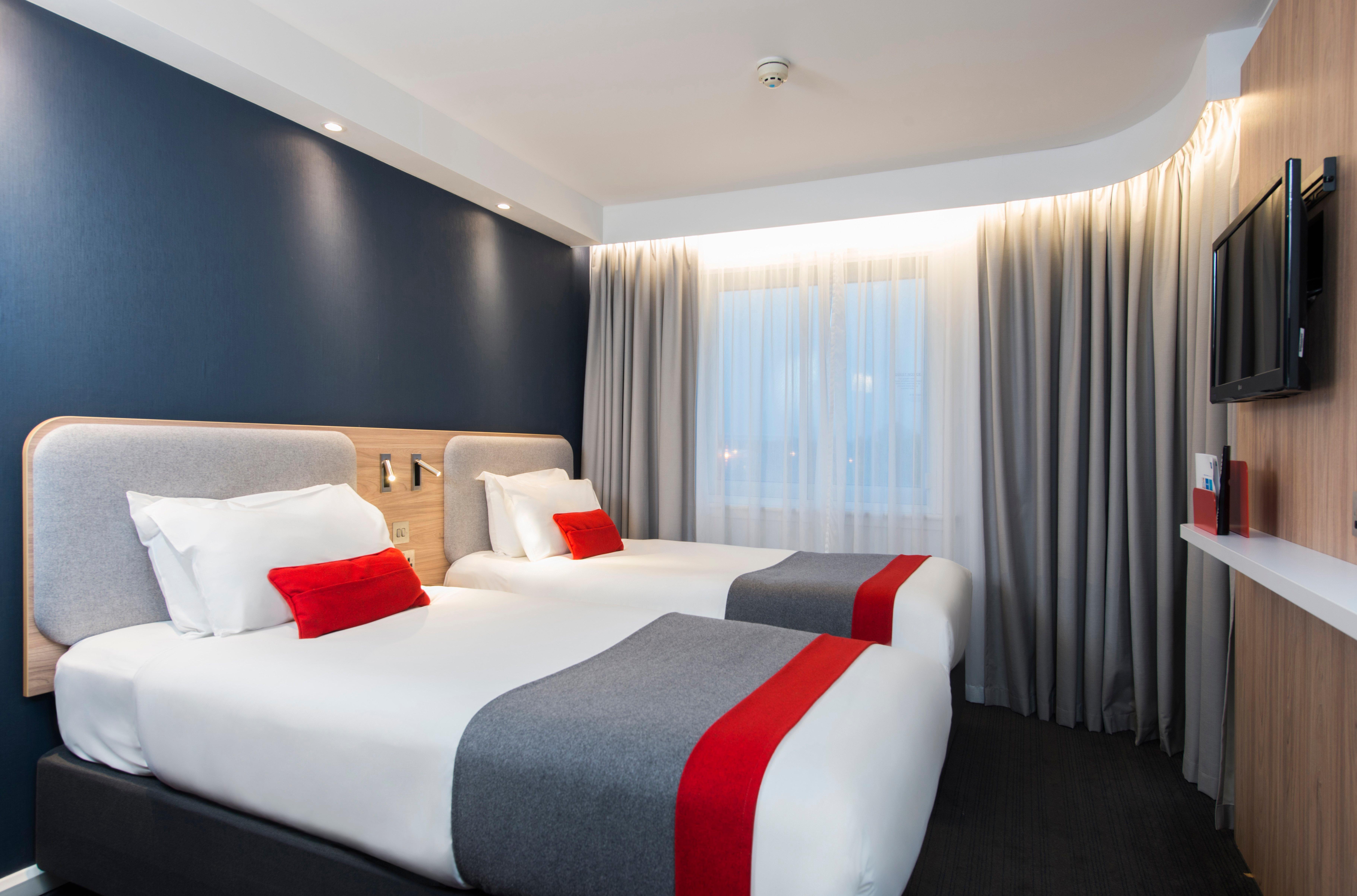 Hotel Express London Airport By Ihg 3*