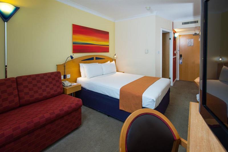 Express London Airport By Ihg Hotel