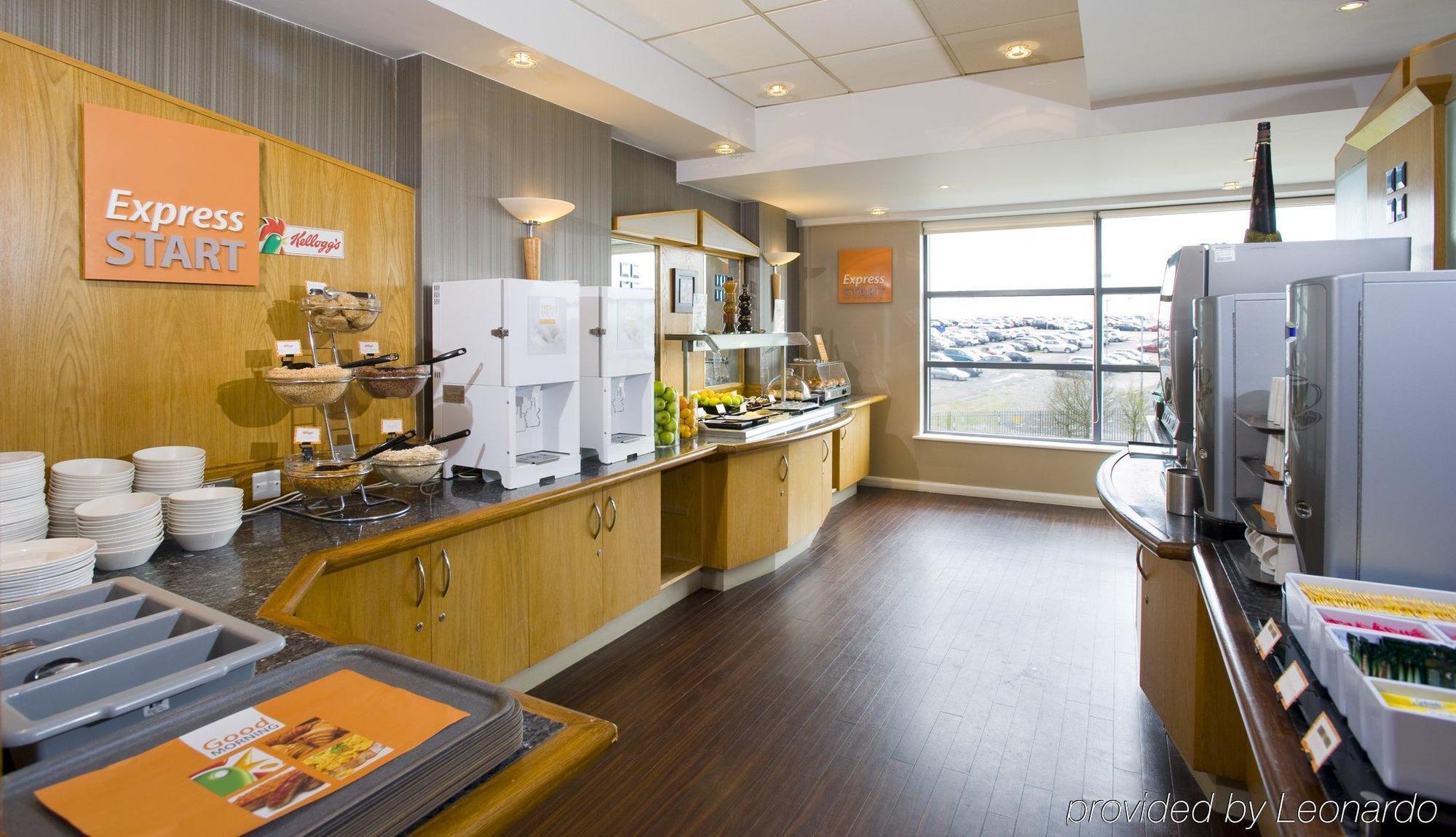 Express London Airport By Ihg Hotel 3*
