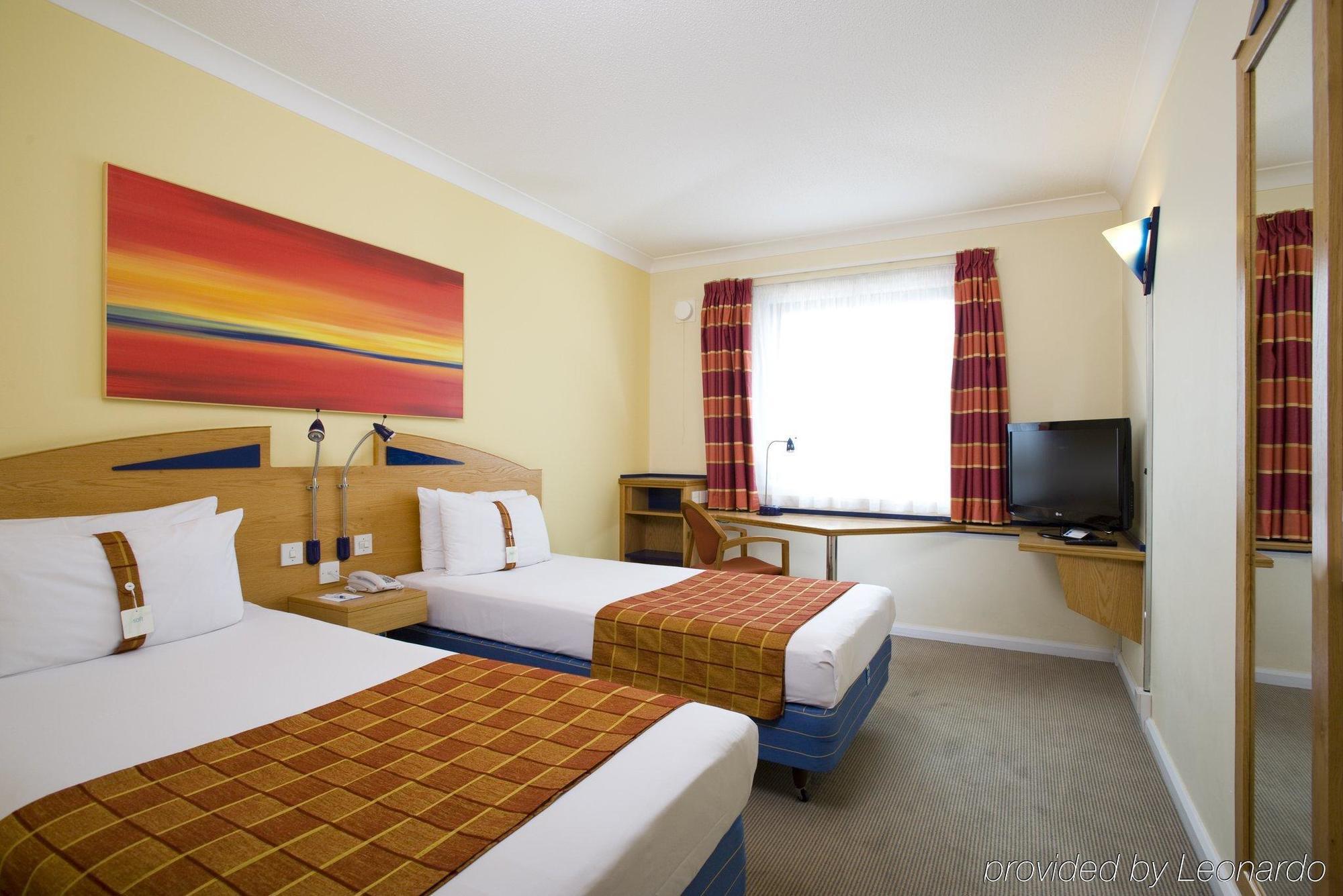 Express London Airport By Ihg Hotel