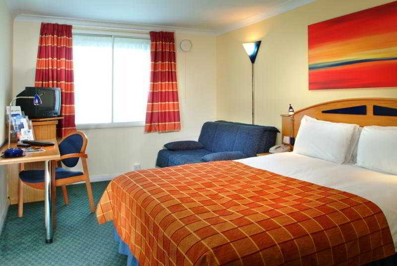 Hotel Express London Airport By Ihg 3*