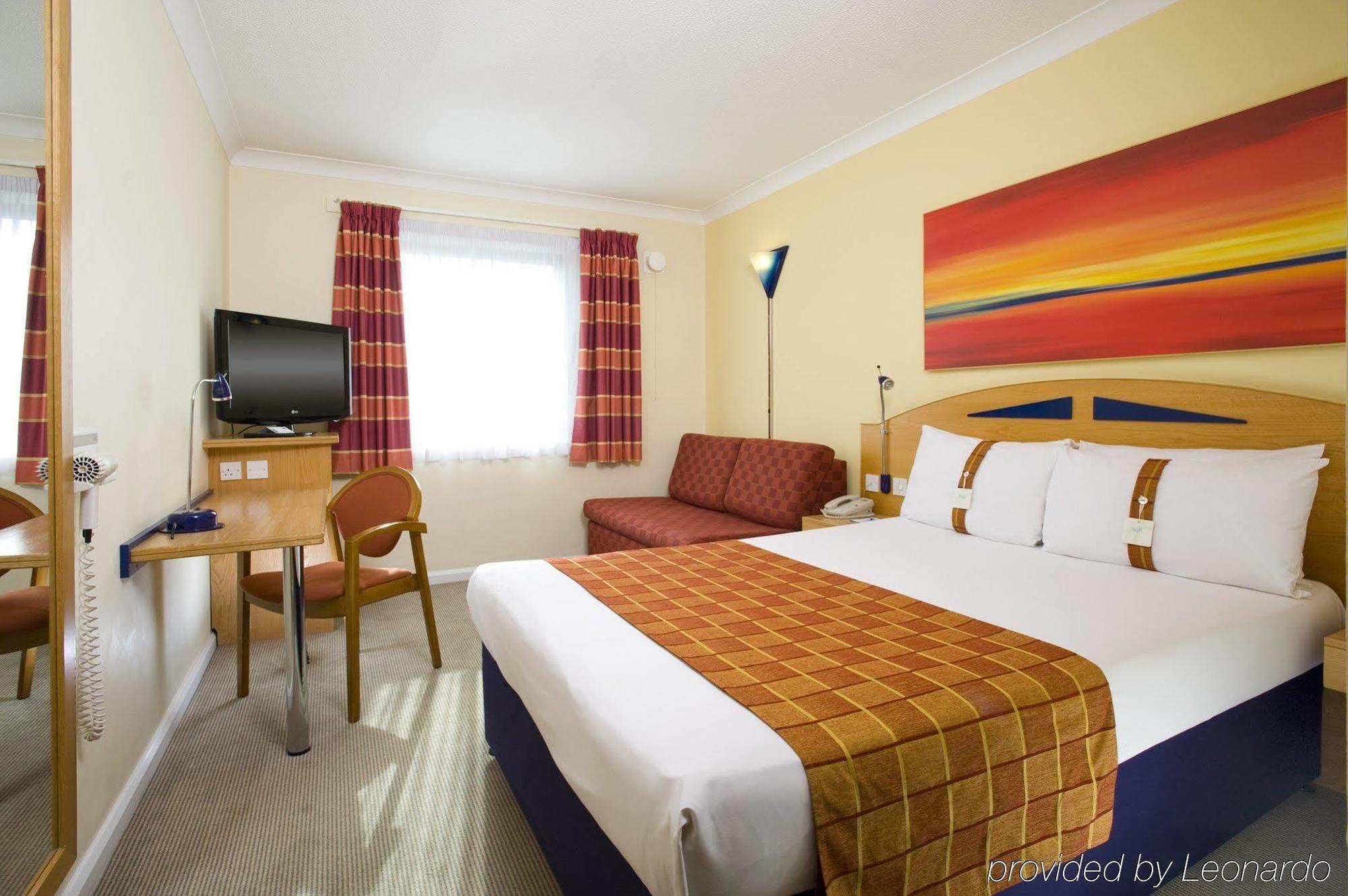 Express London Airport By Ihg Hotel 3*