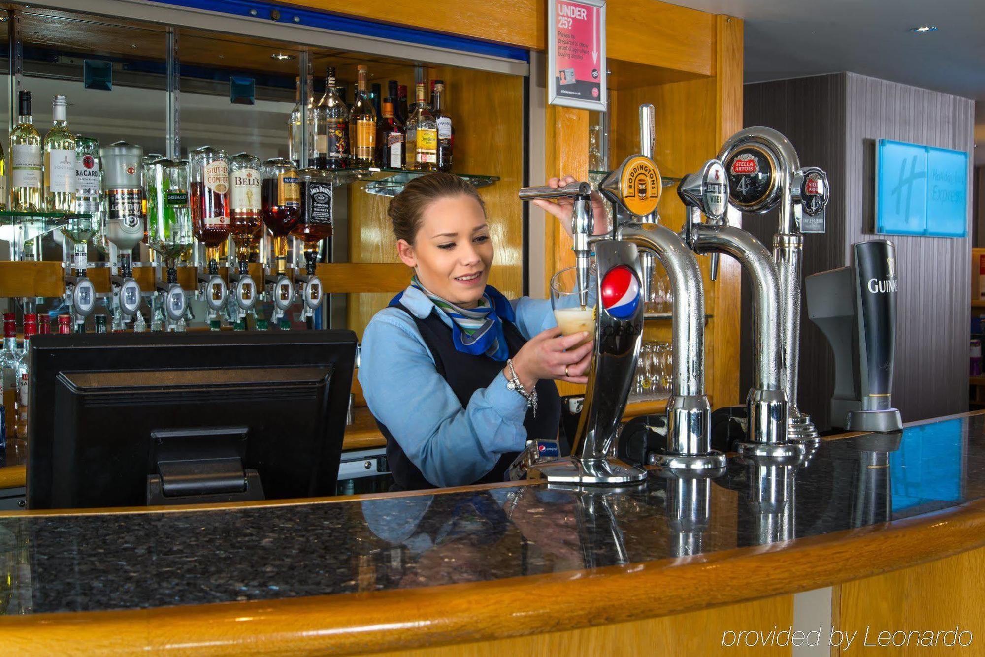 Express London Airport By Ihg Hotel 3*