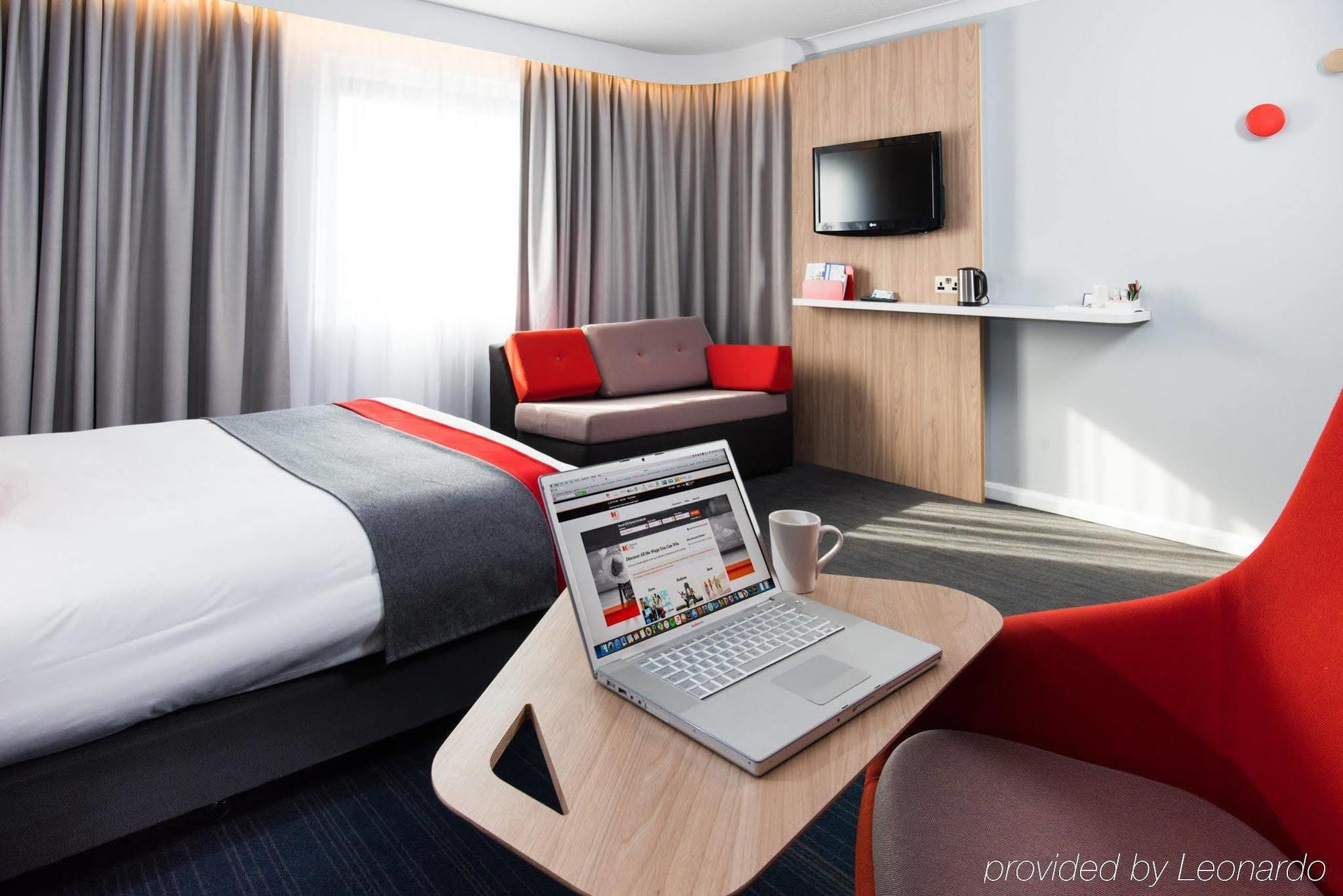 Hotel Express London Airport By Ihg 3*