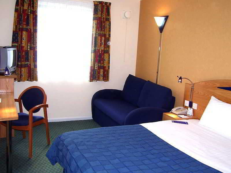 Hotel Express London Airport By Ihg