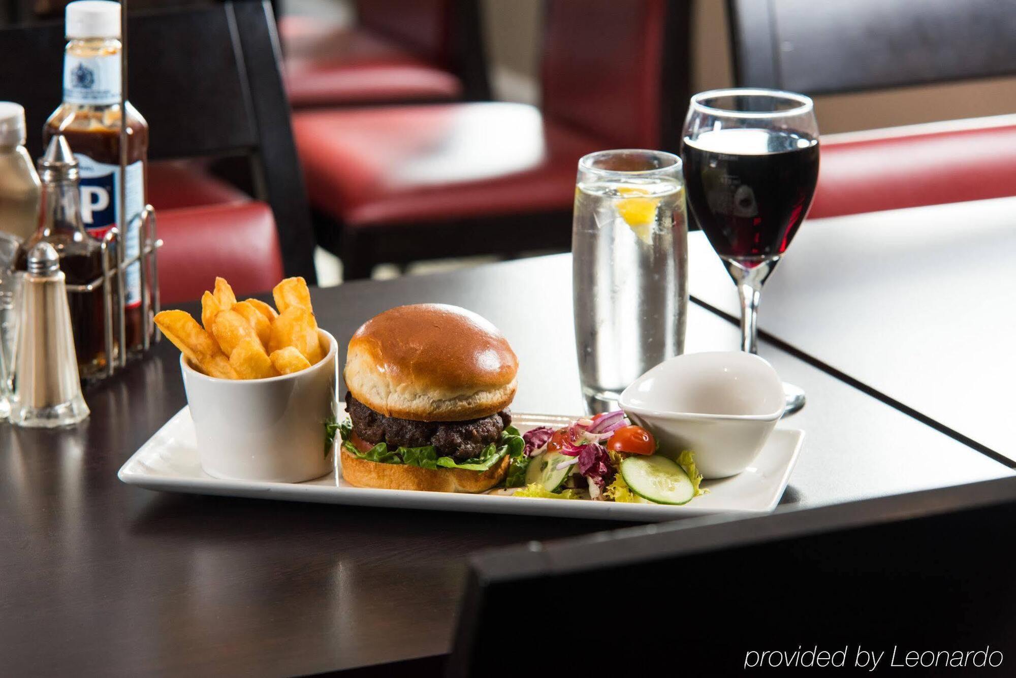Express London Airport By Ihg 3*