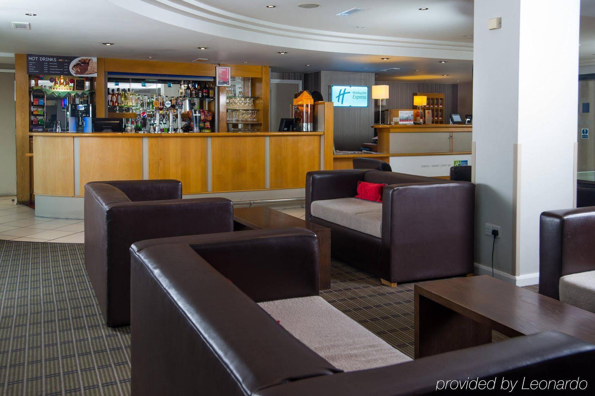 Express London Airport By Ihg 3*